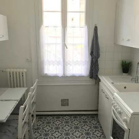 דירה Tres Bel De Style Ancien Avec Sa Terrasse En Bois En Coeur De